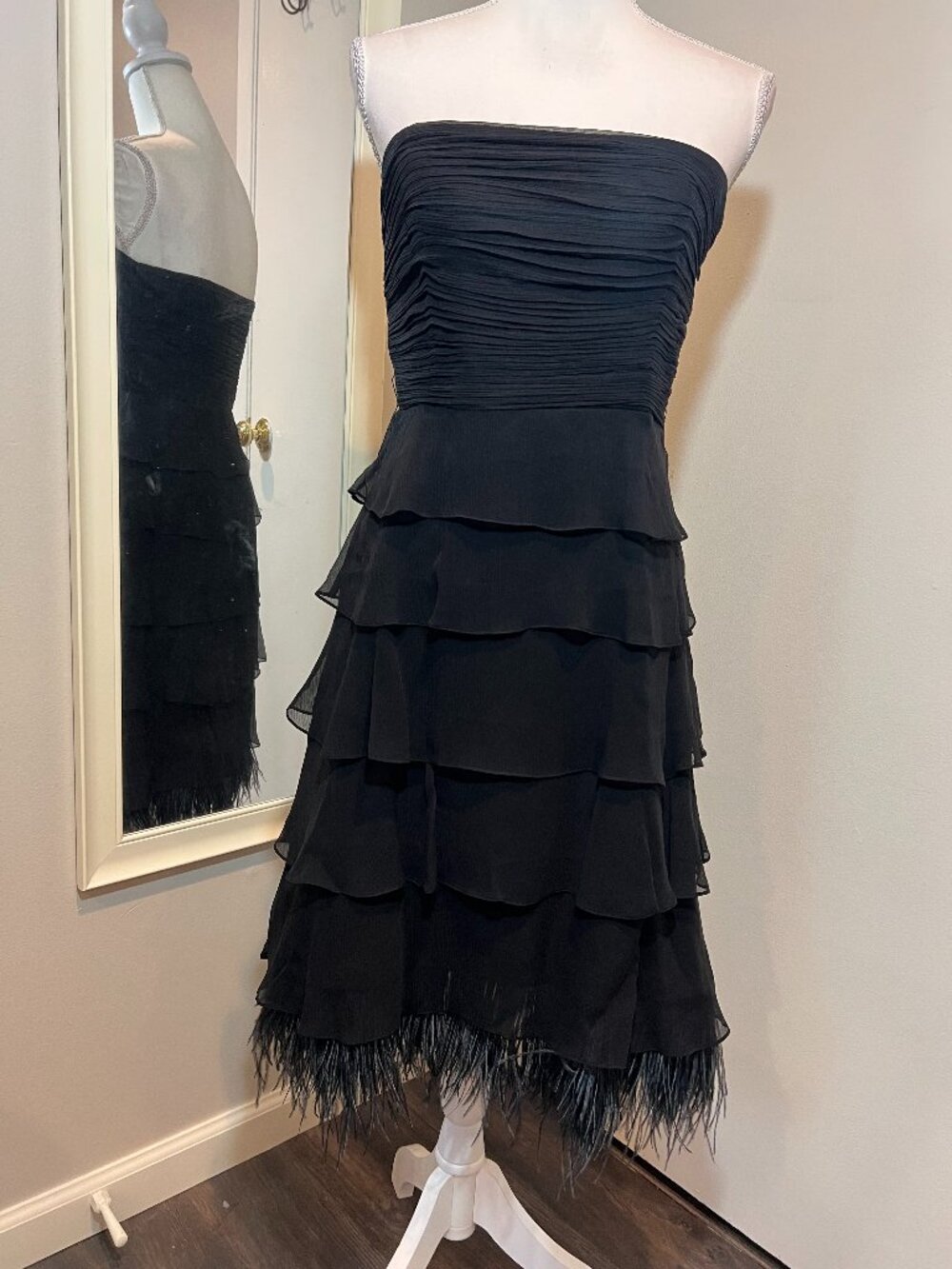 BCBGMaxAzria Black Strapless Silk Chiffon Cocktail Dress Feather hem, Size 8